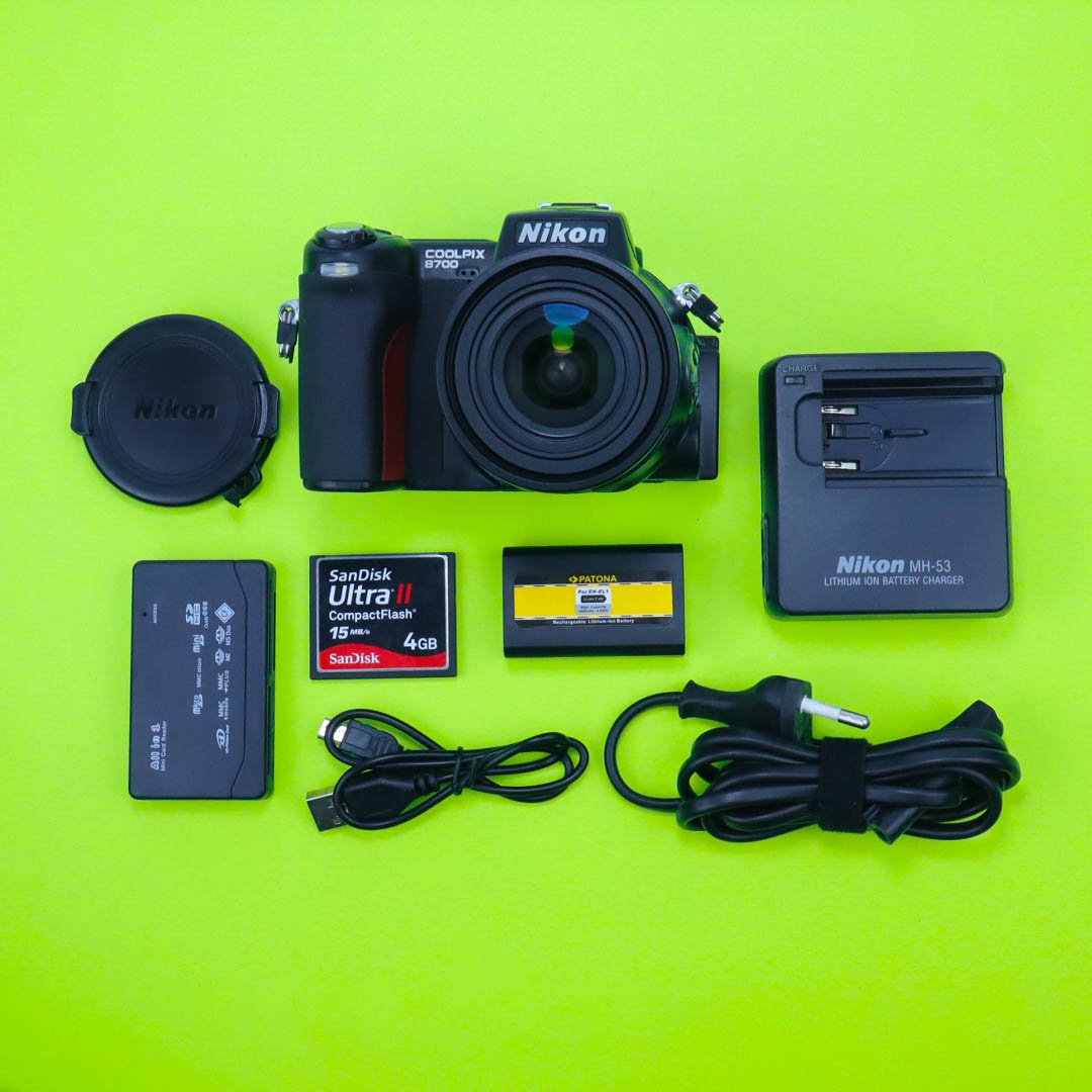 Nikon Coolpix 8700