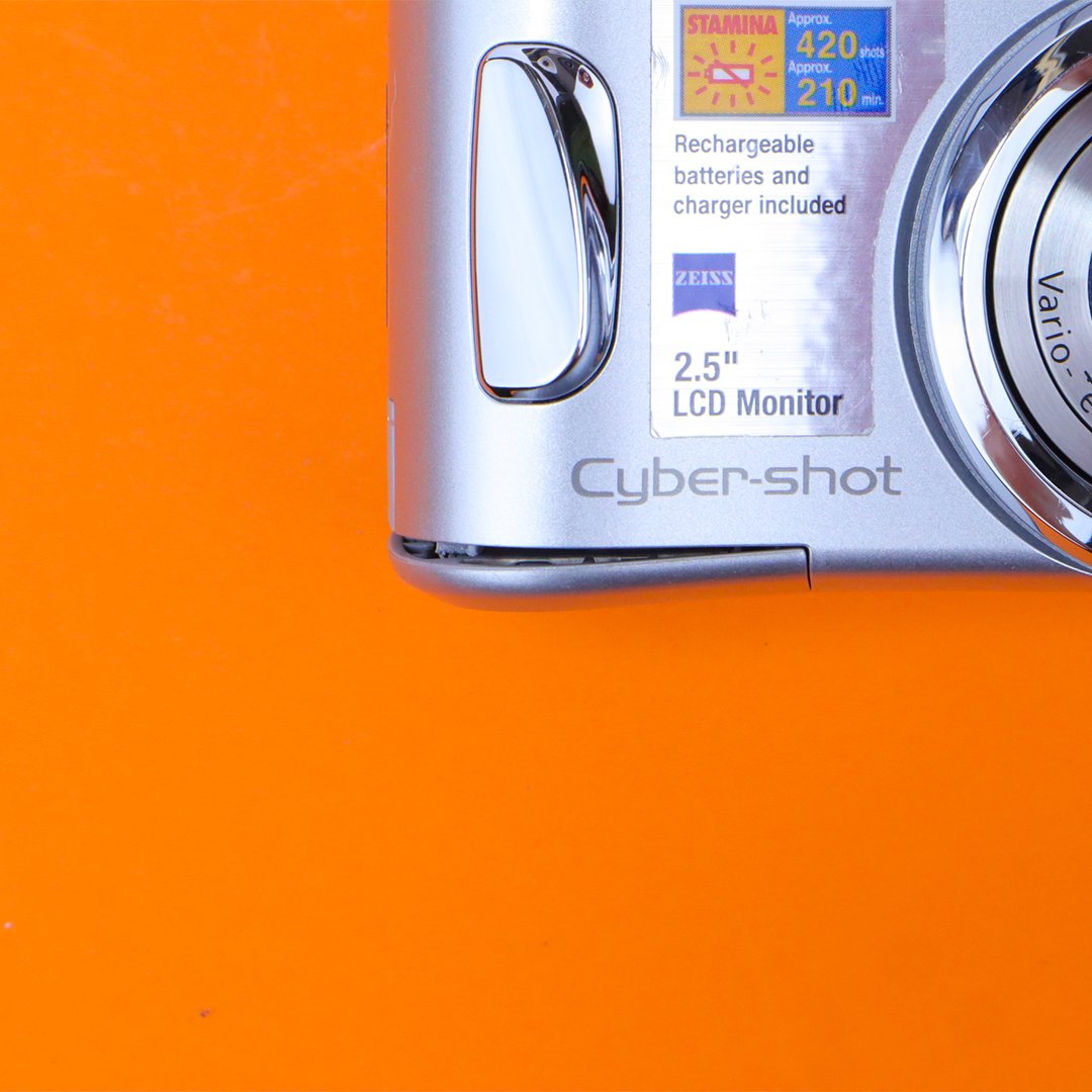 Sony Cyber-shot DSC-S90