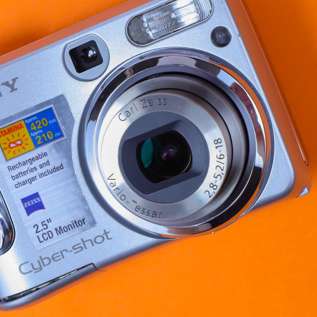 Sony Cyber-shot DSC-S90