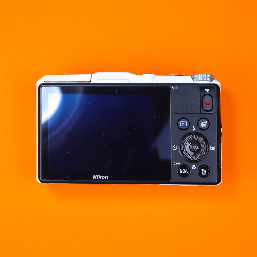 Nikon Coolpix S9700