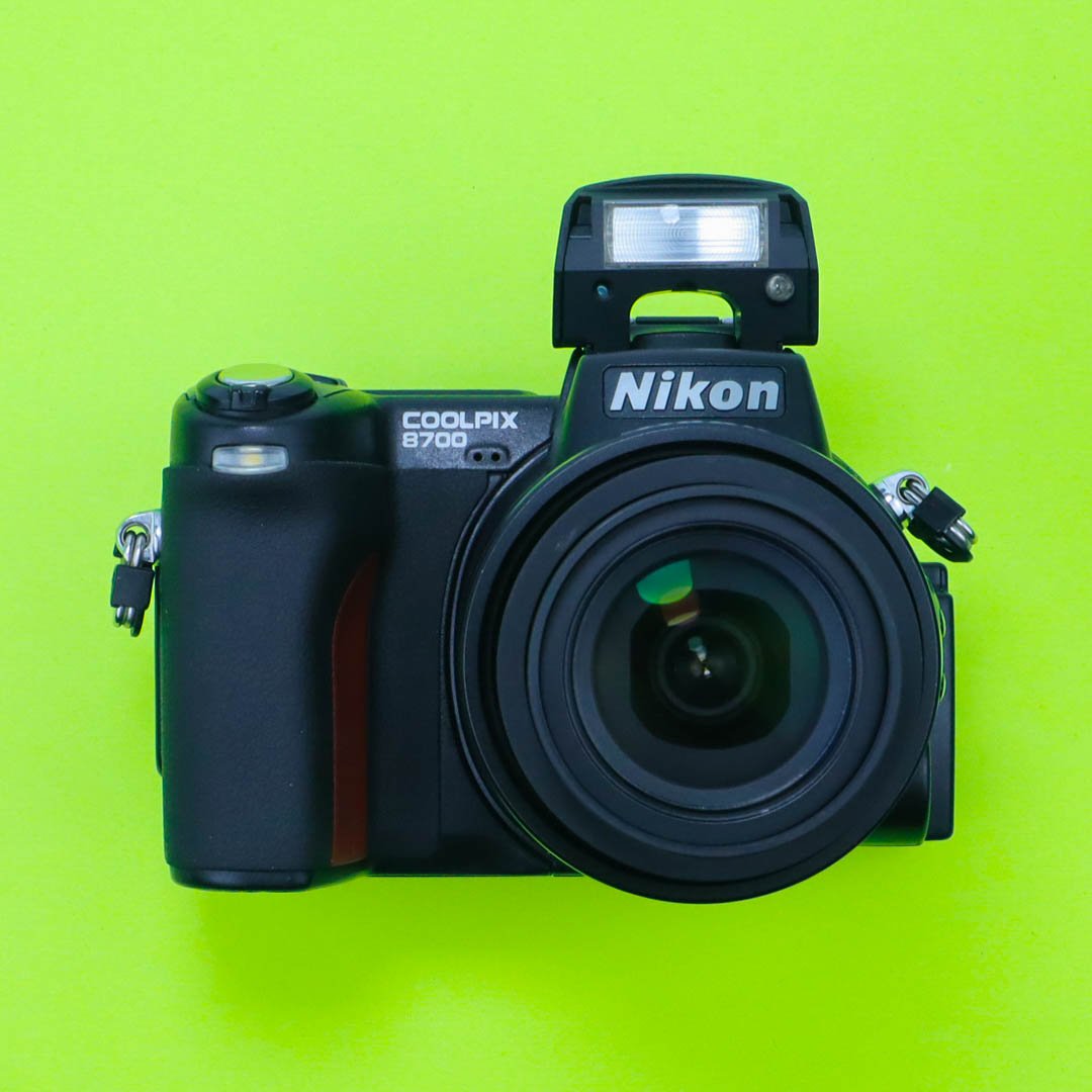 Nikon Coolpix 8700 дополнителна слика