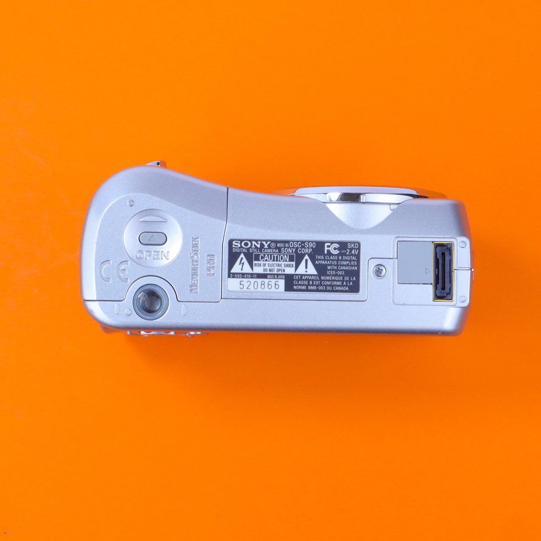 Sony Cyber-shot DSC-S90